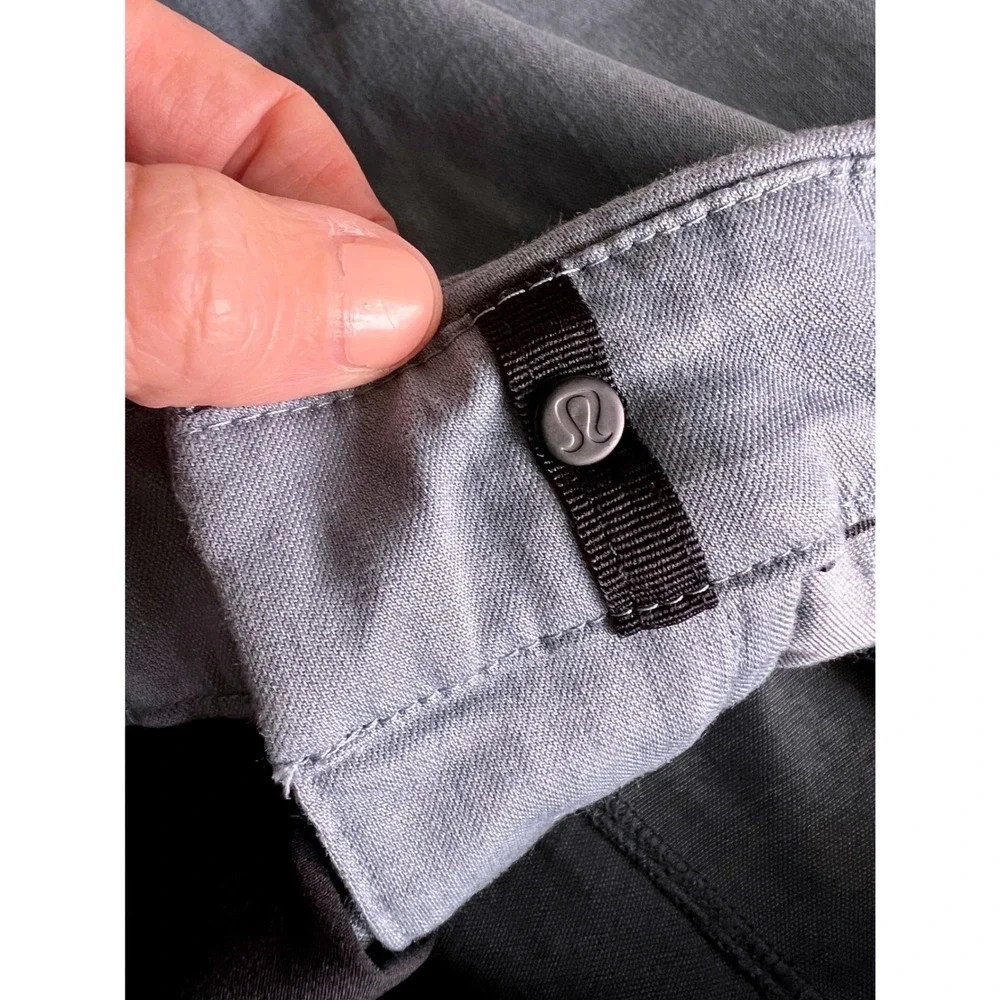 Lululemon Men's Commission Shorts Classic 9 inch inseam Size 32 Blue Athletic